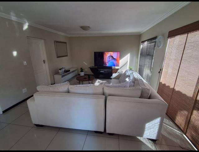 4 BEDROOM TOWNHOUSE FOR SALE IN BASSONIA